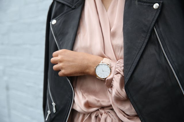 Outfit Wanita Casual untuk Kerja yang Tetap Rapi dan Santai