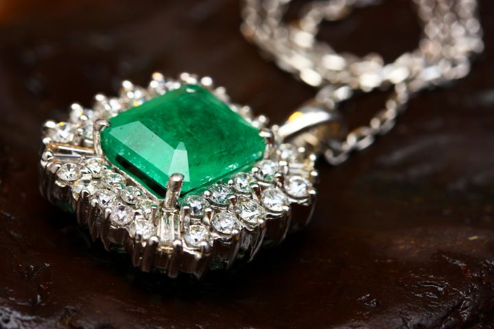 Gadai Cincin Berlian Aman dan Mudah saat Butuh Dana Mendadak